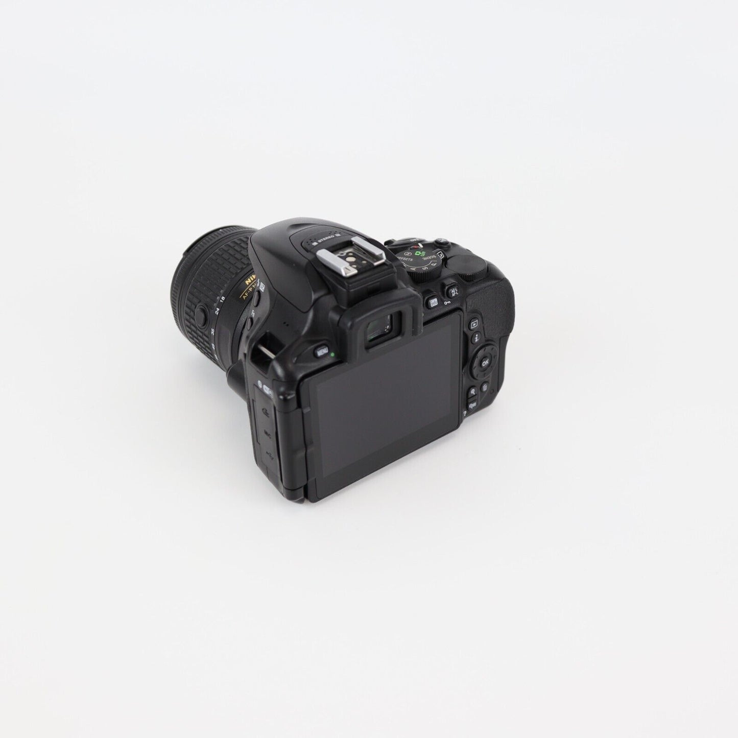 Nikon D5600 Camera KIT with 18-55mm Lens - Low Shutter Count- 1 Day Post