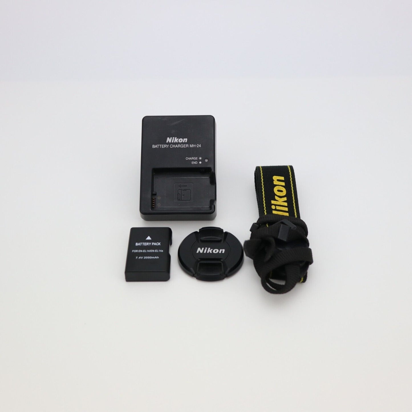 Nikon D5600 Camera with 18-55mm Lens - Good Condition - 24HR POST