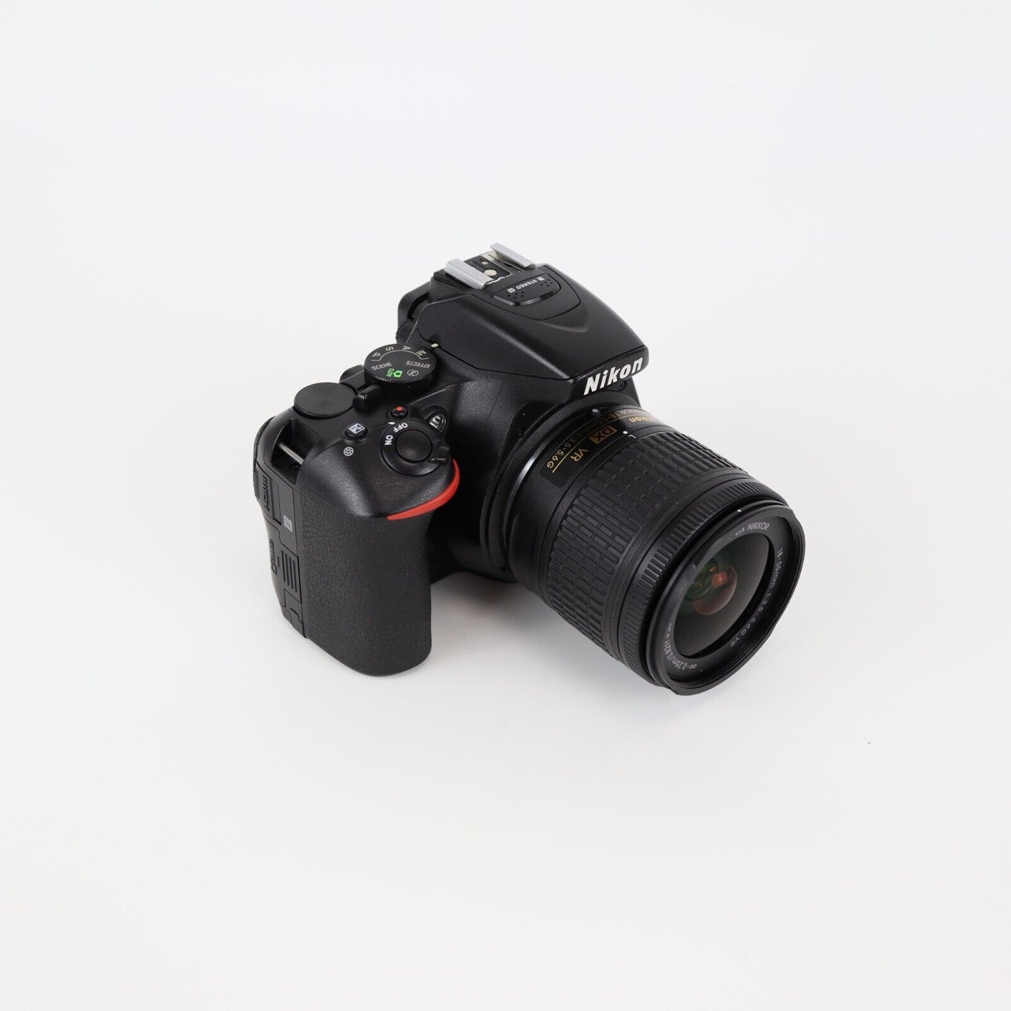 Nikon D5600 Camera KIT with 18-55mm Lens - Low Shutter Count- 1 Day Post