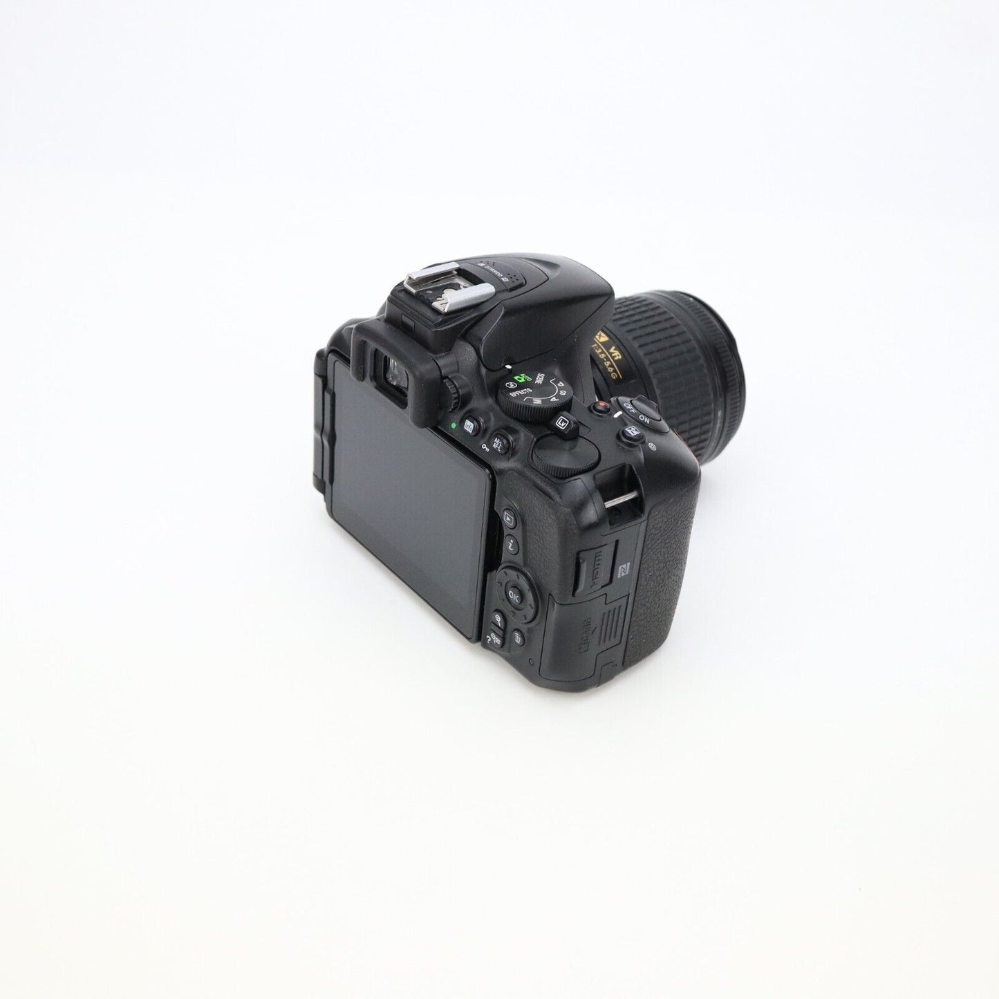 Nikon D5600 Camera with 18-55mm Lens - Good Condition - 24HR POST