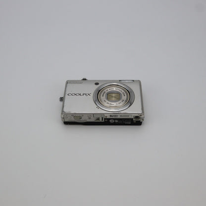 Nikon Coolpix S570 16MP Digital Camera - FULL KIT - 24HR POST