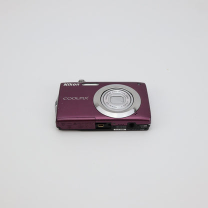 Nikon Coolpix S3000 12MP Digital Camera - FULL KIT - 24HR POST