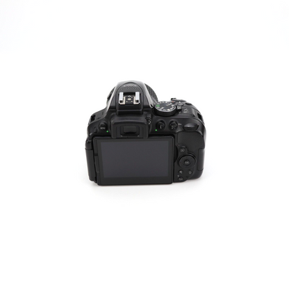 Nikon D5300 Camera FULL KIT with 18-55mm Lens - Great Condition - 24HR POST